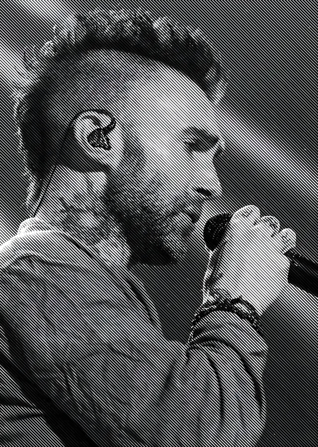 Adam Levine - Yandan Mikrofon Karesi metal tablo