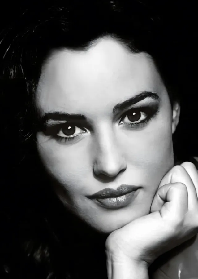 Monica Bellucci: Genç Portre metal tablo