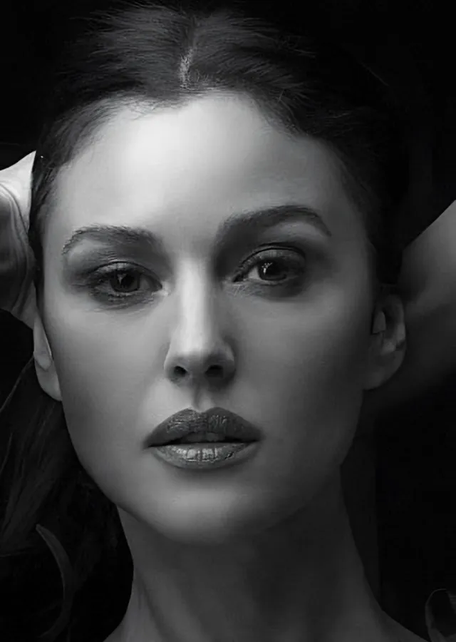 Monica Bellucci: Siyah Beyaz Yakın Plan metal tablo