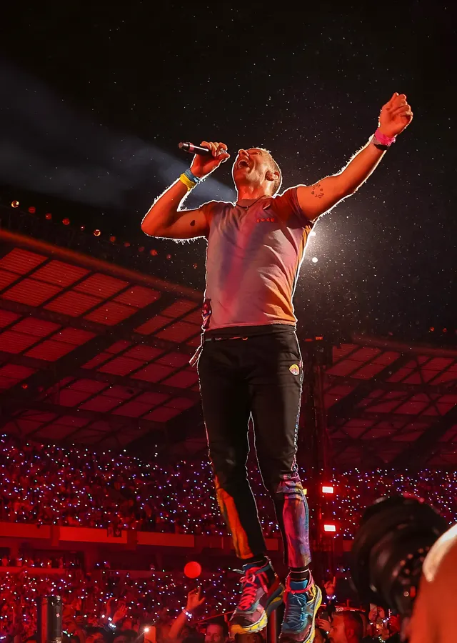Coldplay: Chris Martin Sahnede metal tablo