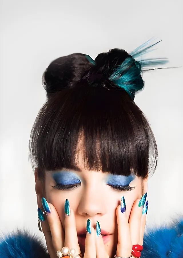 Lily Allen: Mavi Tırnaklar metal tablo