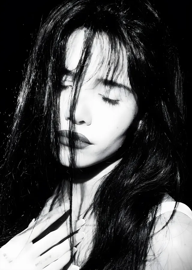 Nessa Barrett: Siyah Beyaz metal tablo
