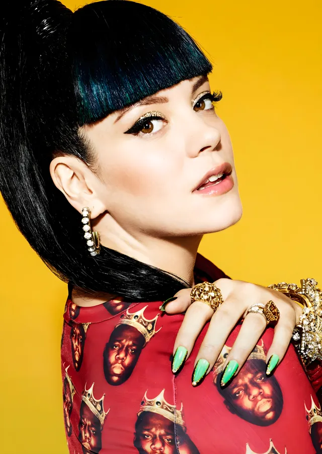 Lily Allen: Sarı Zemin metal tablo