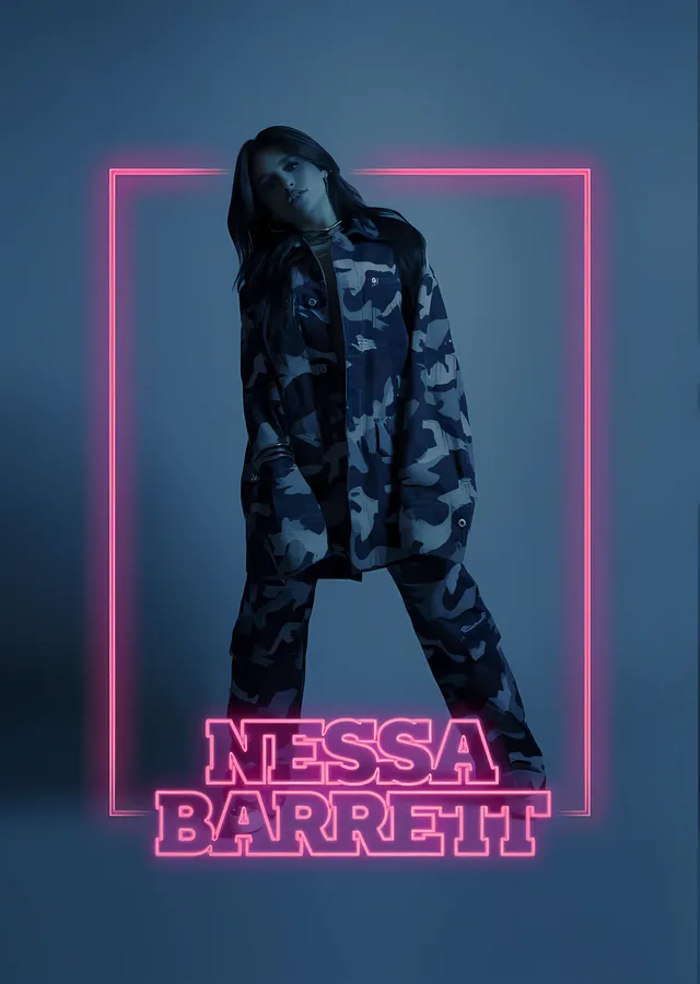 Nessa Barrett: Neon Çerçeve metal tablo