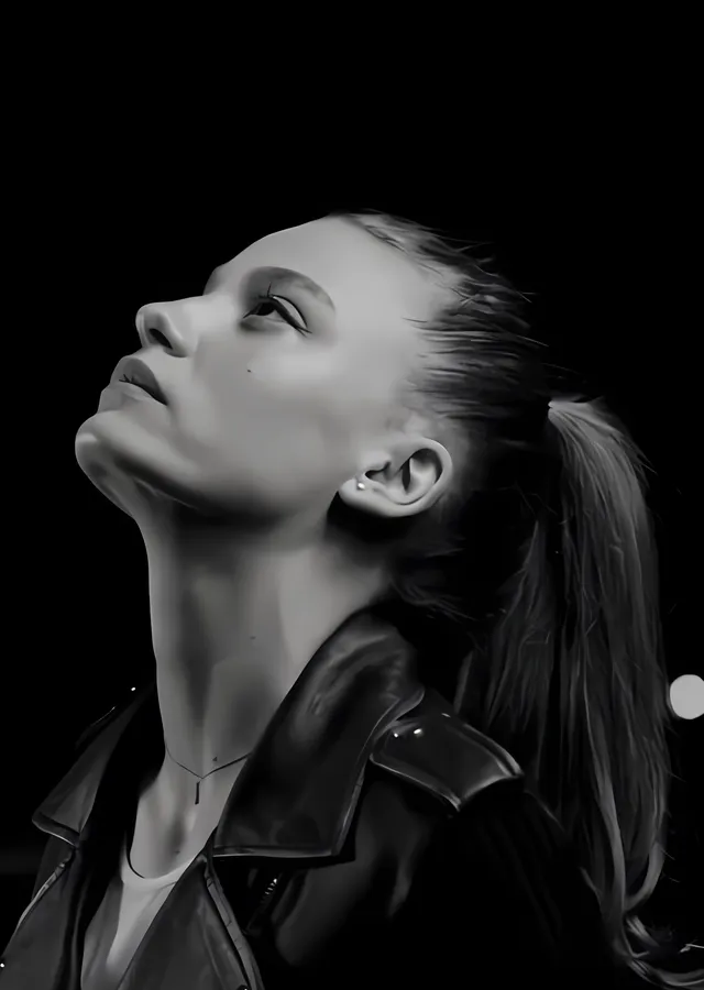 Serenay Sarıkaya - Işığa Bakış metal tablo