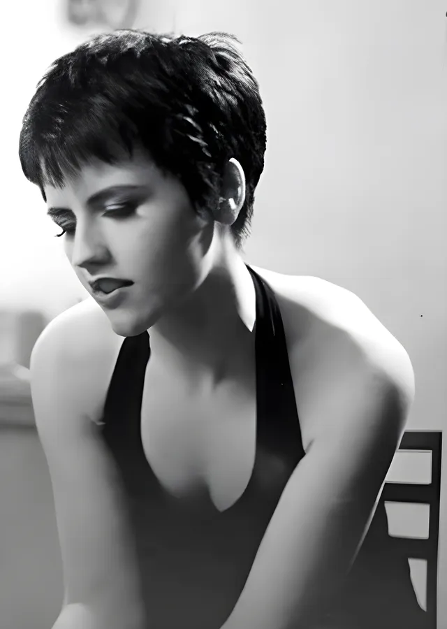 Dolores O'Riordan - Siyah Beyaz Portre metal tablo