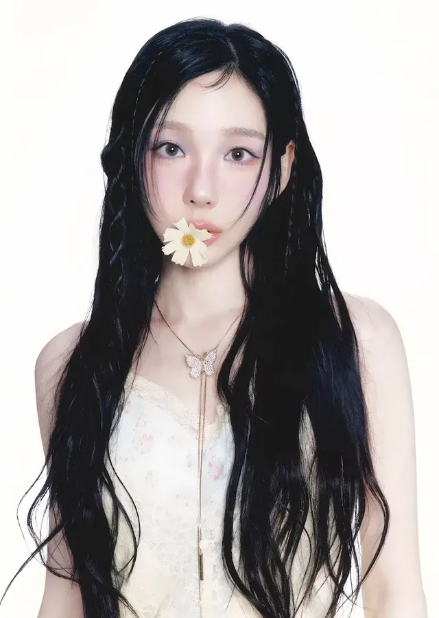 Taeyeon - Papatyalı Portre metal tablo