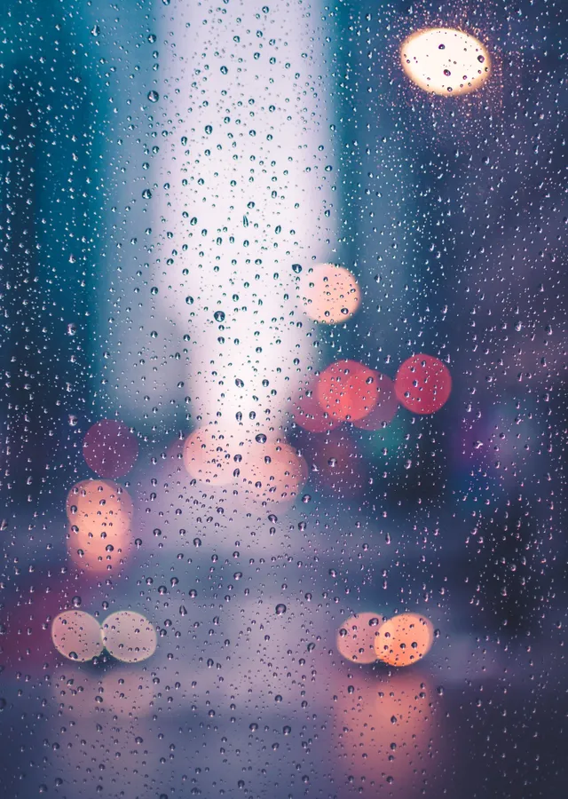 Yağmurlu Şehir: Bokeh Işıkları metal tablo